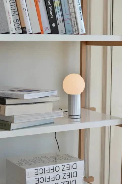 Turn On bordlampe fra Hay