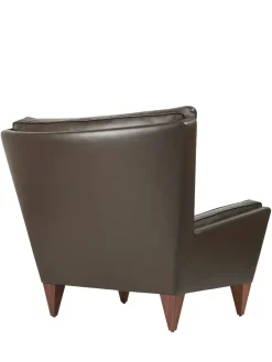 V11 Lounge Chair, smooth leather coffee fra GUBI