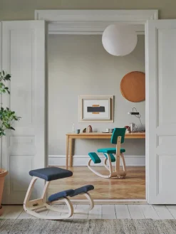 Variable Plus Stol, sort bøg fra Variér