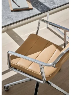 VIPP453 Swivel+ Chair, camel læder fra Vipp