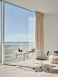 VIPP453 Swivel+ Chair, dark sand tekstil fra Vipp