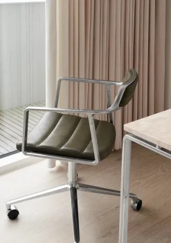 VIPP452 Swivel Chair m/hjul, dark sand fra Vipp