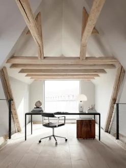 VIPP452 Swivel Chair m/sort stel & hjul, sort læder fra Vipp