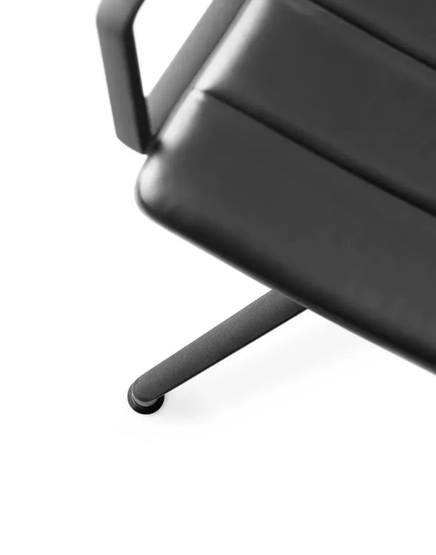 VIPP452 Swivel Chair m/sort stel, sort læder fra Vipp