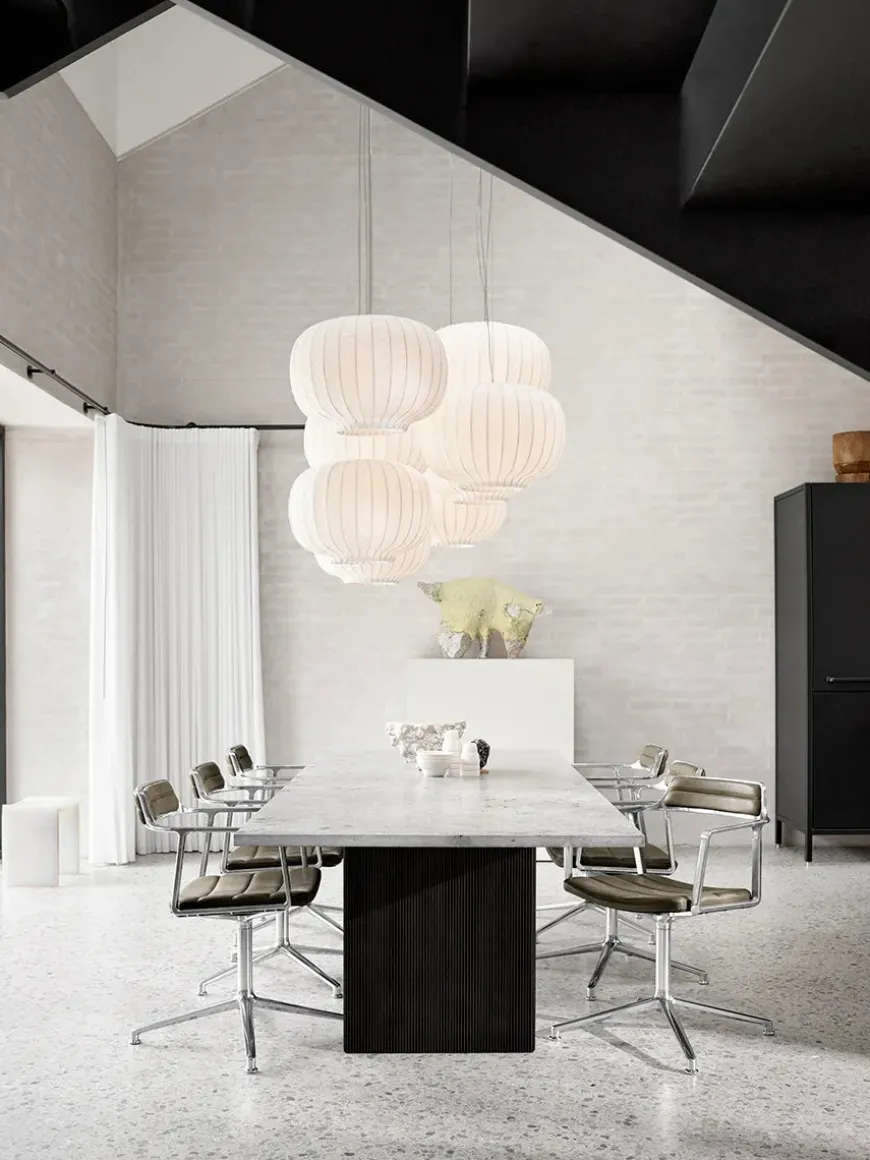 VIPP452 Swivel Chair m/sort stel, sort læder fra Vipp