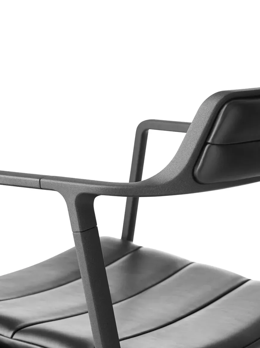 VIPP452 Swivel Chair m/sort stel, sort læder fra Vipp
