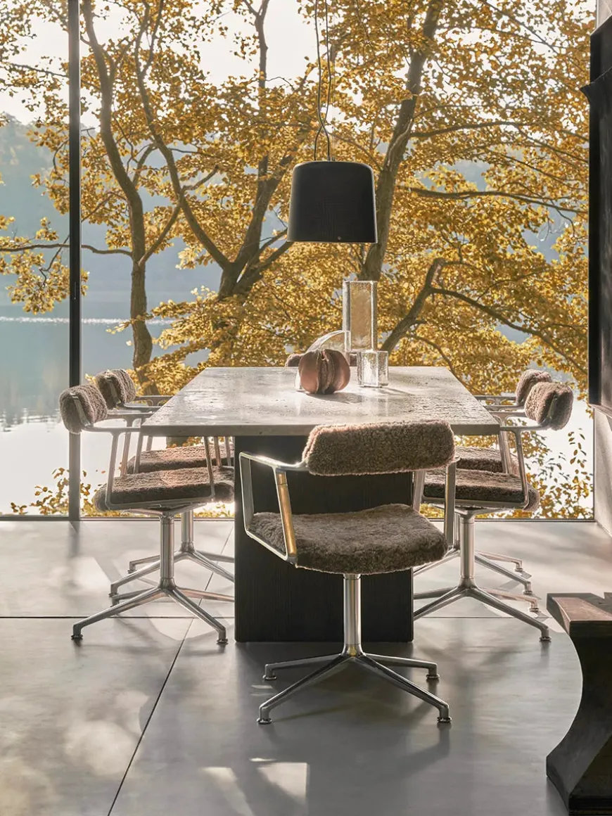 VIPP452 Swivel Chair, sort læder fra Vipp