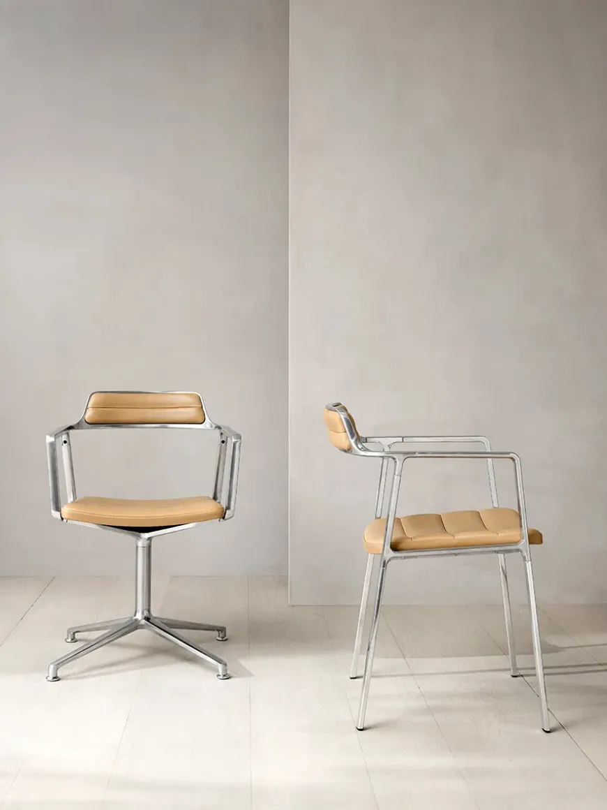 VIPP452 Swivel Chair, sort læder fra Vipp