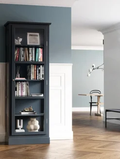 Vitrineskab N1, dark oak fra Lindebjerg Design