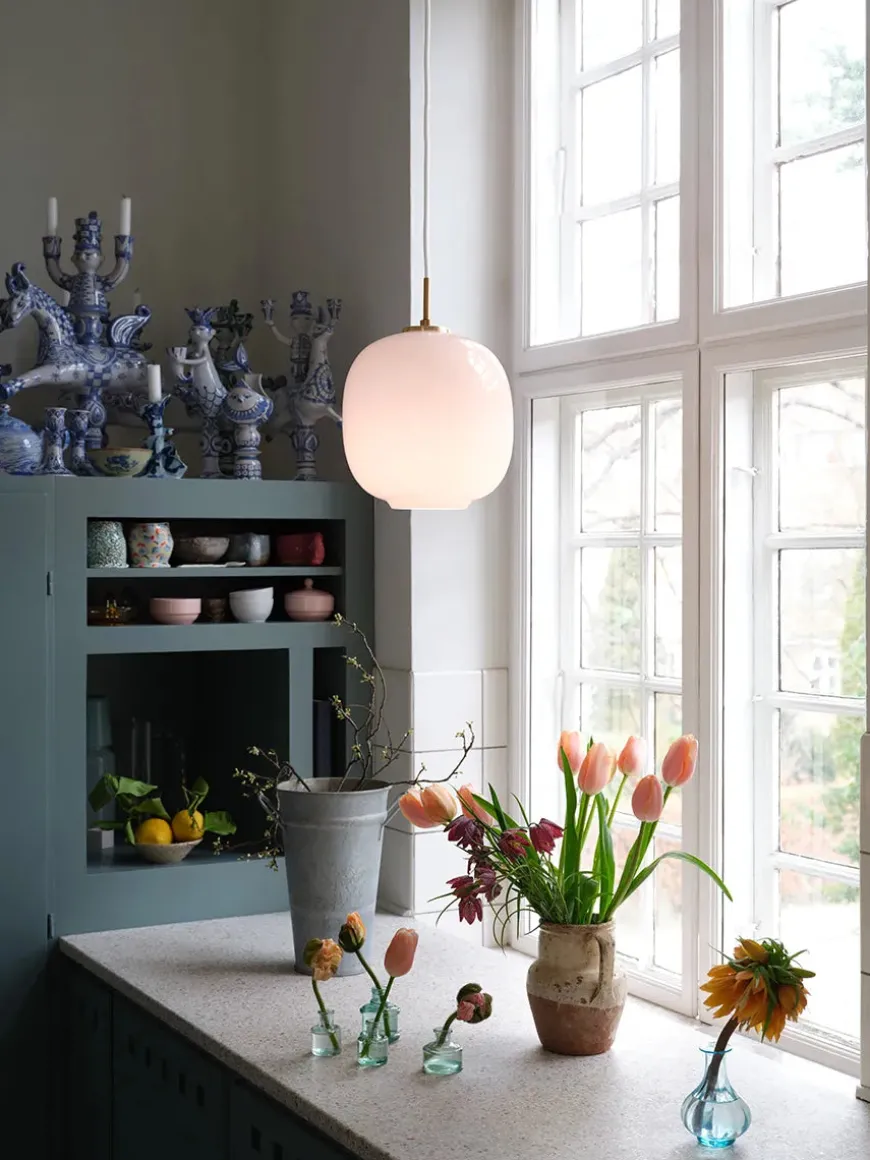 VL45 Radiohus Pale Rose Pendel 250 fra Louis Poulsen