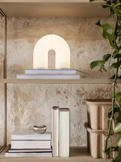 Vuelta bordlampe fra Ferm Living