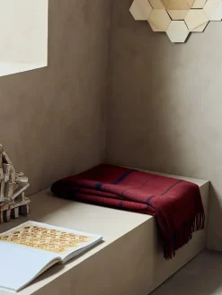 Warp & Weft Plaid, beetroot/midnight fra Silkeborg Uldspinderi