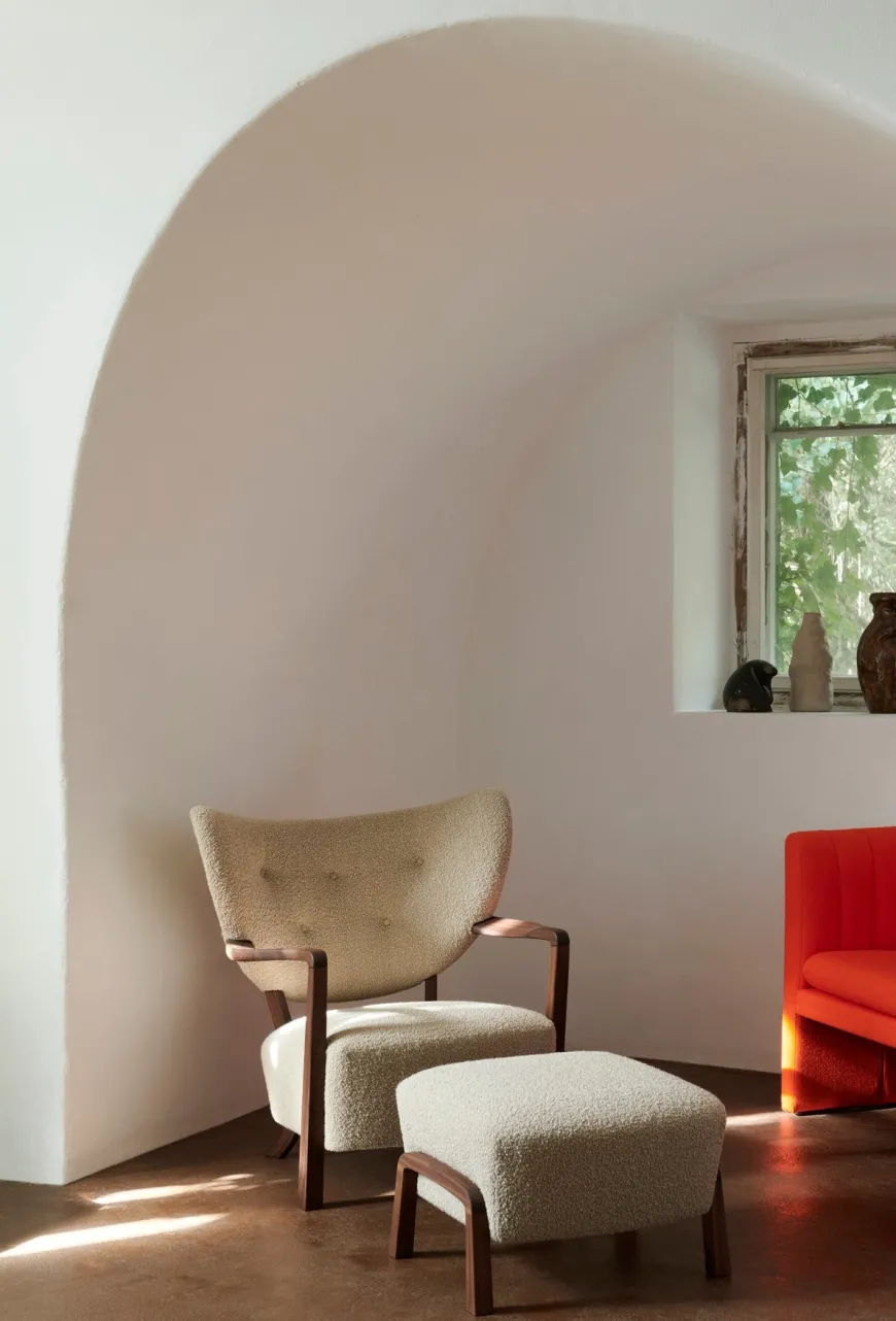 Wulff lænestol inkl. skammel- Karakorum 003 fra &Tradition