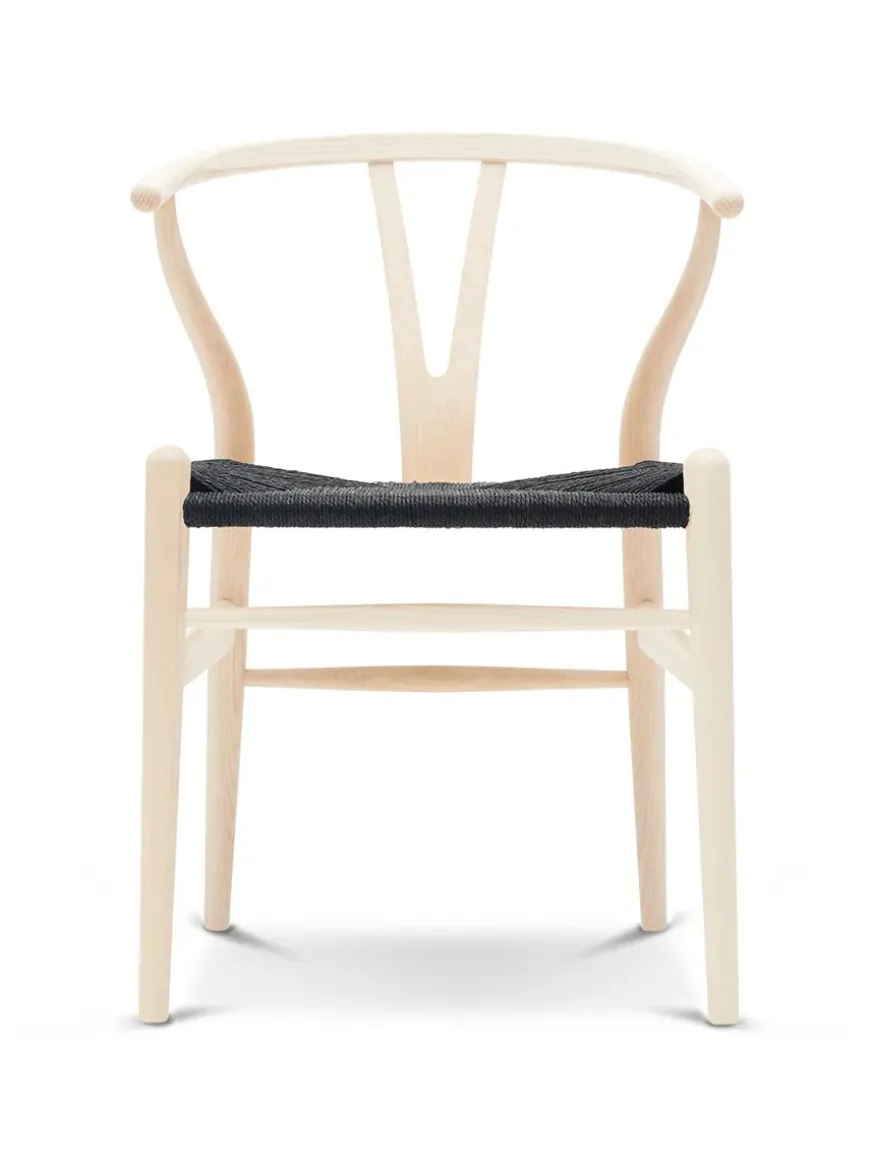 Y-stol CH24, Ask sæbe med sort flet af Hans J. Wegner
