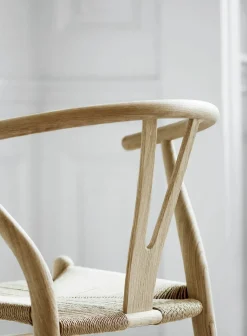 Y-stol CH24, Eg røget olie af Hans J. Wegner