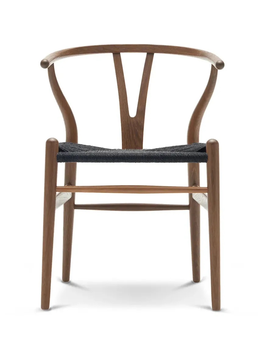 Y-stol CH24, Eg sæbe med sort flet af Hans J. Wegner