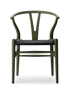 Y-stol CH24 Soft Green med sort flet af Hans J. Wegner