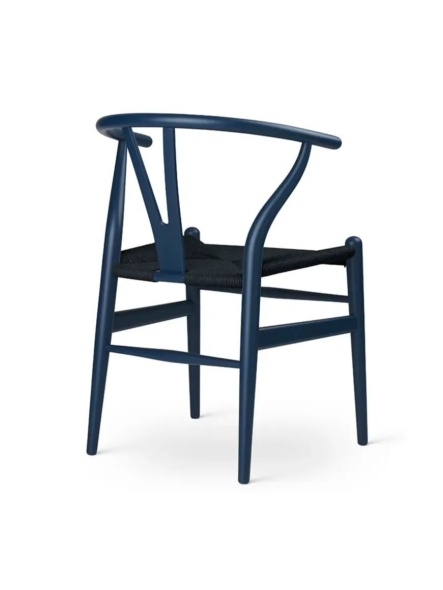 Y-stol CH24 Soft Seaweed med sort flet af Hans J. Wegner