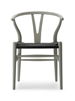 Y-stol CH24 Soft Seaweed med sort flet af Hans J. Wegner