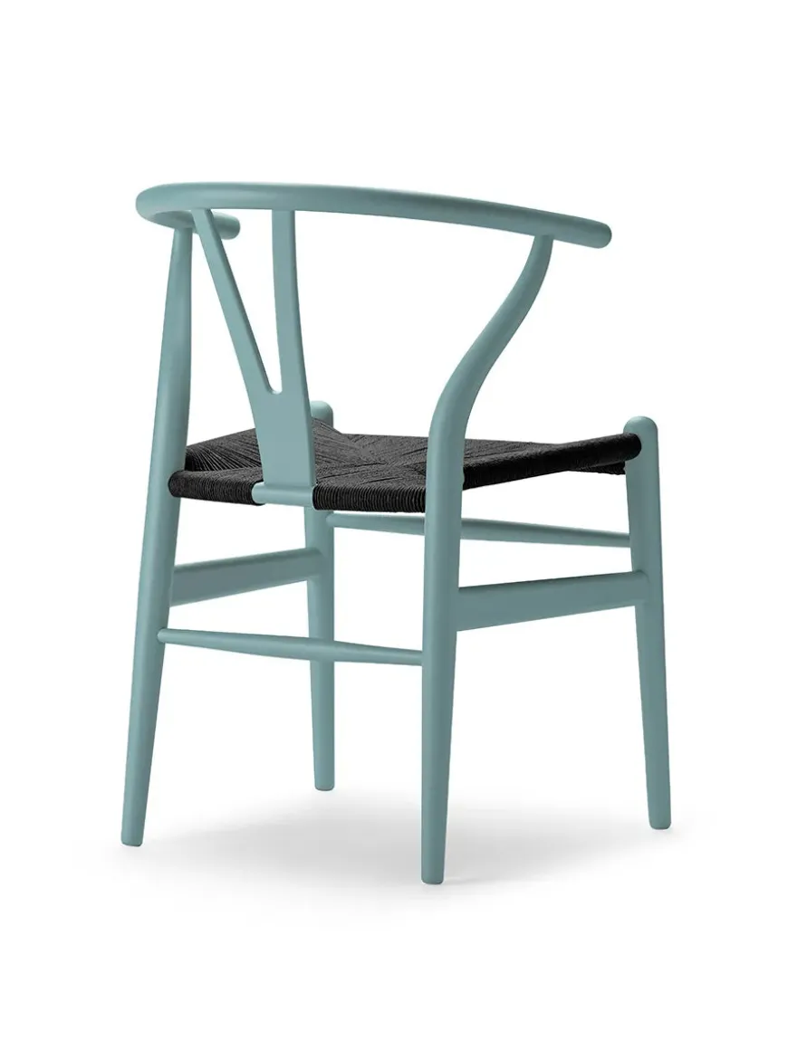 Y-stol CH24 Soft Seaweed med sort flet af Hans J. Wegner