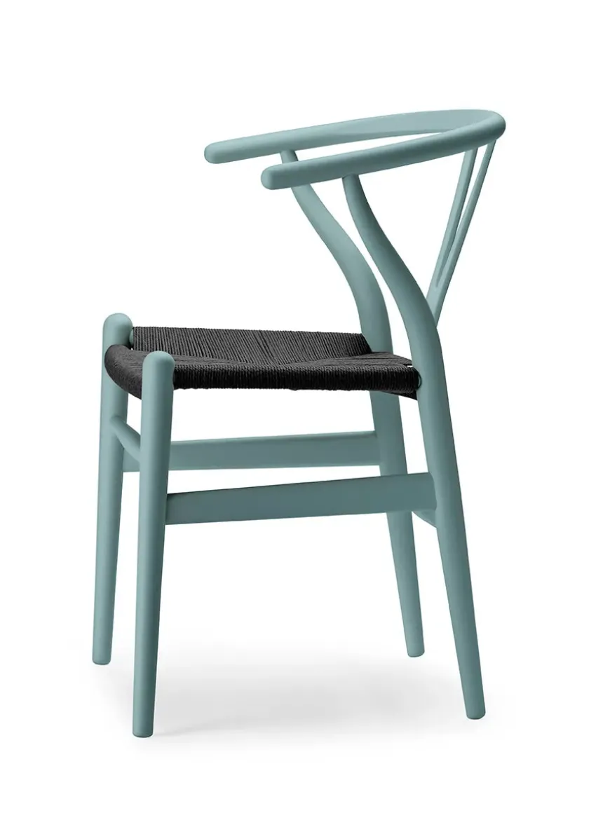 Y-stol CH24 Soft Seaweed med sort flet af Hans J. Wegner