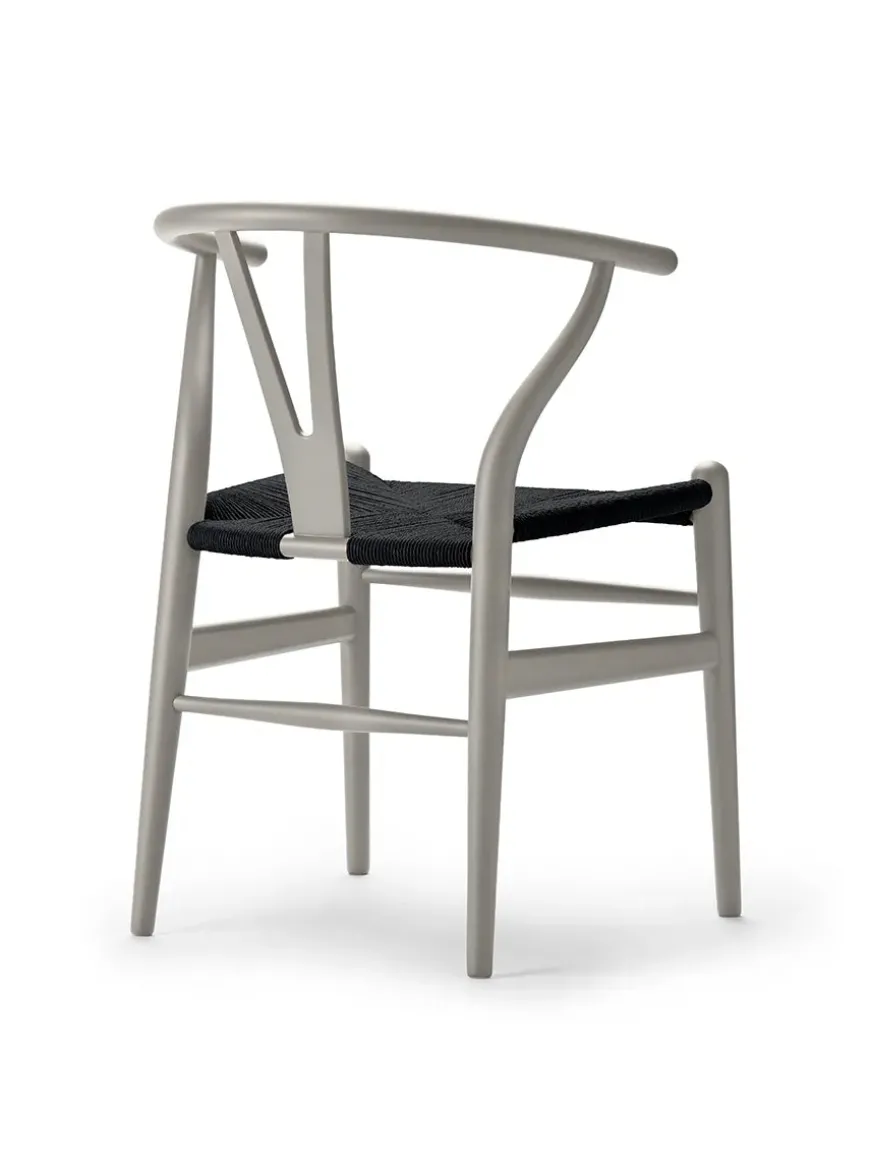 Y-stol CH24 Soft Seaweed med sort flet af Hans J. Wegner