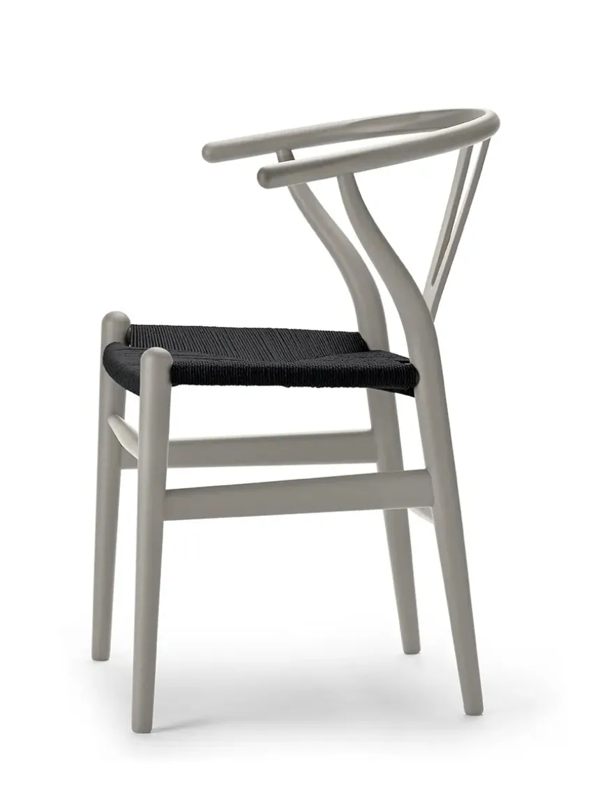 Y-stol CH24 Soft Seaweed med sort flet af Hans J. Wegner