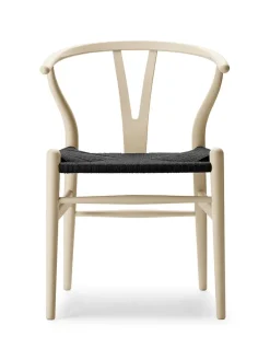 Y-stol CH24 Soft Seaweed med sort flet af Hans J. Wegner
